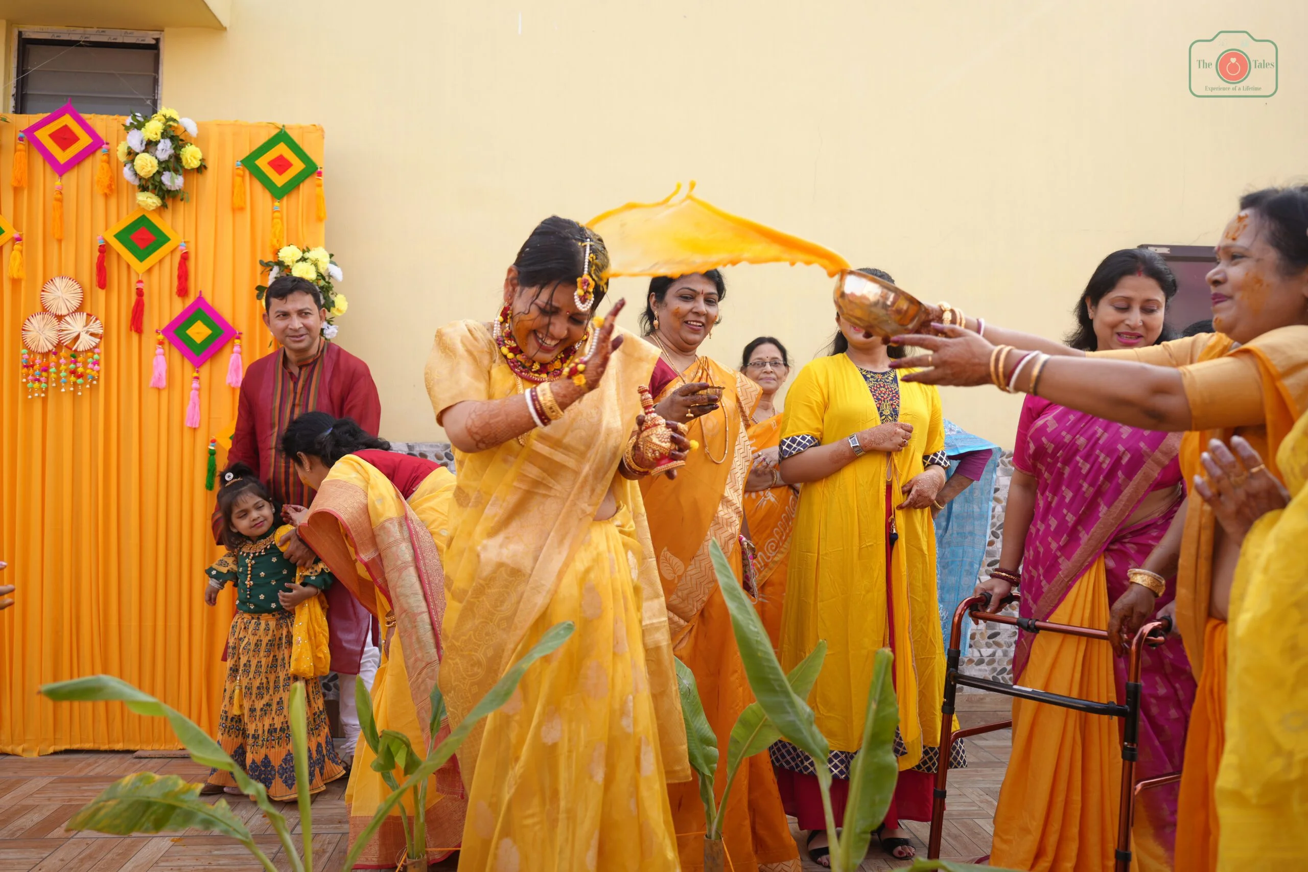 best wedding photo haldi water splashing